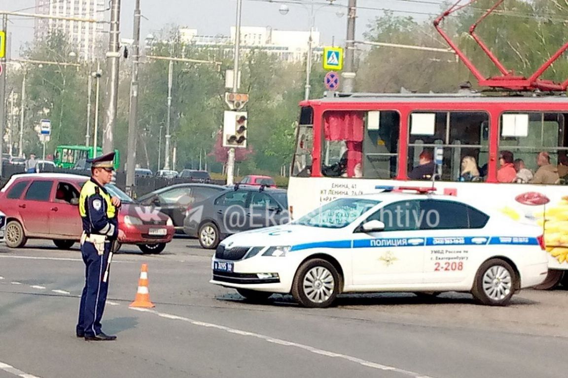 В Екатеринбурге перекрыли проспект Ленина - «Уральский рабочий»